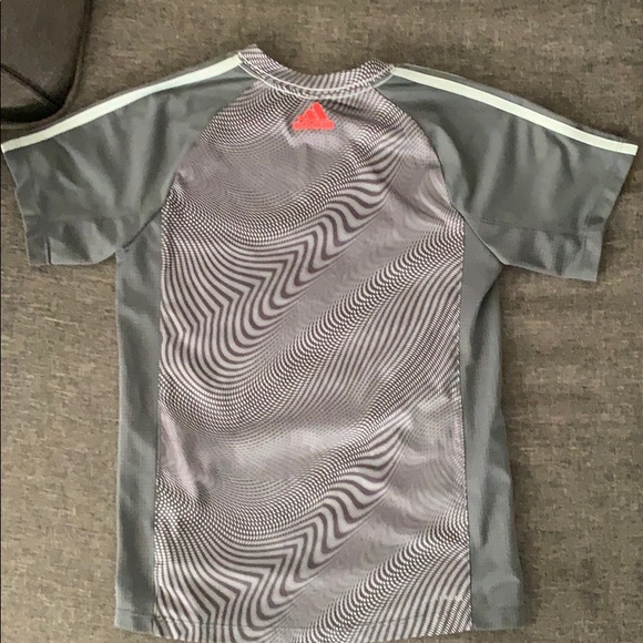 Adidas shorts and shirt set. - Picture 5 of 6